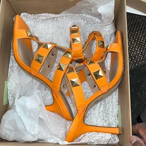 Capri Orange 🍊 Leather Gold Studded SM Heels!